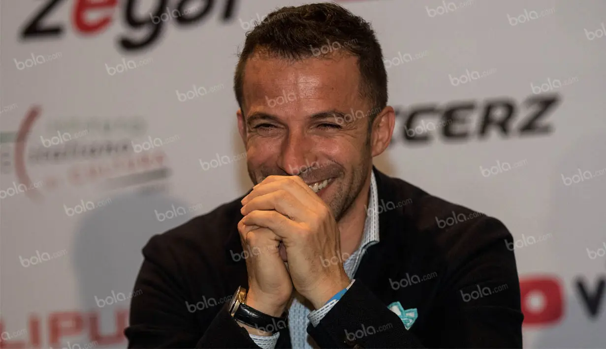 Meski seharusnya bergabung dengan tim Calcio Legend, namun Alessandro Del Piero batal tampil karena harus kembali ke Italia. (Bola.com/Vitalis Yogi Trisna)