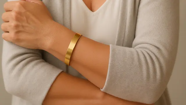 Pilihan Model Gelang Emas Besar untuk Ibu-Ibu Usia 50 Tahun/via AI