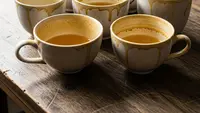 7 Cara Membersihkan Cangkir yang Berbekas Teh dengan Bahan Dapur