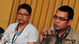Priharsa Nugraha (kanan) memberikan penjelasan saat jumpa pers di Gedung KPK, Jakarta, Rabu (2/3). Sebelum ditetapkan sebagai tersangka, Budi sempat mengembalikan uang suap sebesar 305.000 dollar Singapura yang diterimanya. (Liputan6.com/Helmi Afandi)