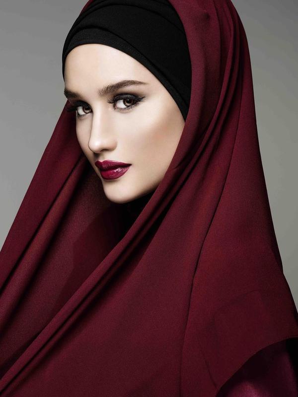Cinta Laura saat Pakai Hijab  (Sumber: Instagram//claurakiehl)