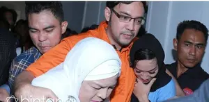 Kasus investasi bodong yang membuat Sandy Tumiwa menjadi tersangka, telah dilimpahkan ke Kejaksaan Tinggi DKI Jakarta. Kabarnya, Sandy Tumiwa akan ditahan selama kurun waktu 60 hari di sana.