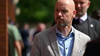 Manajer baru Manchester United Erik ten Hag menyaksikan pertandingan Liga Inggris antara Crystal Palace dan MU di Stadion Selhurst Park, London, 22 Mei 2022. (JUSTIN TALLIS / AFP)