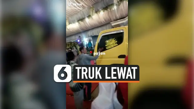 VIDEO: Pesta Pernikahan Tutup Jalan Umum, Truk Lewat di Tengah Acara