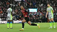 Gol Eli Junior Kroupi sempat dibalas oleh gol Erling Haaland. Namun, The Cityzens terlambat karena sudah memasuki menit injury time untuk membalikkan keadaan. (AFP/Glyn Kirk)