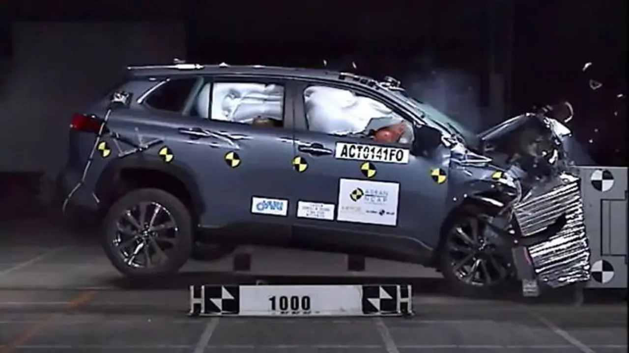Uji tabrak Toyota Corolla Cross