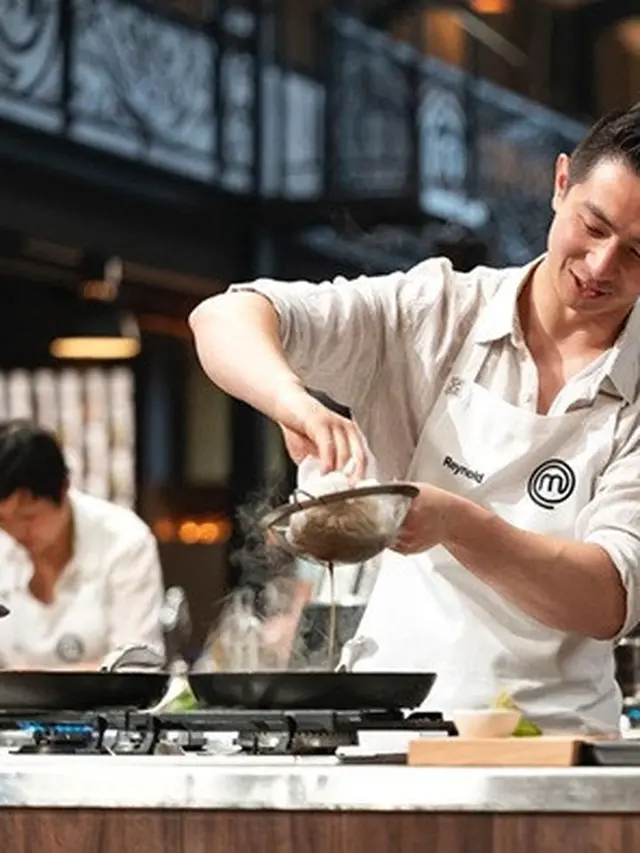7 Potret Reynold Poernomo, Adik Chef Arnold yang Ikut Ajang MasterChef Australia