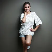 “Meski aku berharap dia jadi dokter, tapi jika keputusan nanti tertarik dengan dunia seni, aku enggak akan memaksanya. Karena dia yang menentukan masa depannya, aku hanya memberitahu, dan dia menentukan pilihan,” ujar Masayu. (Galih W. Satria/Bintang.com)