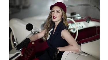 Jarang Terlihat di Layar Kaca, Ini 7 Pesona Cathy Sharon