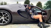 Georgina Rodriguez Pamer Mobil Bugatti Veyron Milik Cristiano Ronaldo Seharga Rp 32,7 Miliar