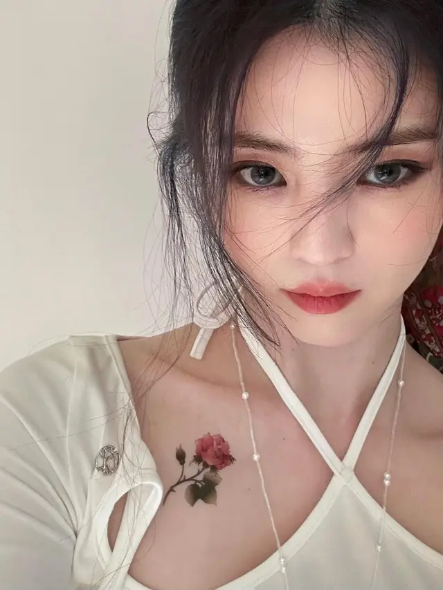 Menggemaskan dengan Tato Mawar