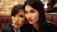 Sandra Dewi dan Yuanita Christiani. (foto: instagram.com/yuanitachrist)