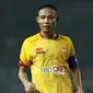 Pemain tengah Selangor FA, Evan Dimas Darmono saat laga persahabatan melawan Persija di Stadion Patriot Candrabhaga, Bekasi, Kamis (6/9). Persija kalah 1-2. (Liputan6.com/Helmi Fithriansyah)