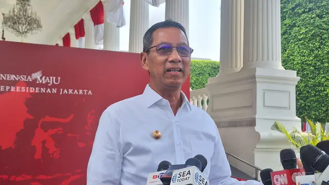 Kepala Sekretariat Presiden Heru Budi Hartono dalam konferensi pers di Kompleks Istana Kepresidenan Jakarta, Senin (26/8/2024) (Liputan6.com/Lizsa Egeham)