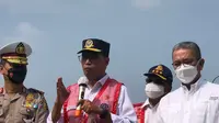 Menteri Perhubungan (Menhub) Budi Karya Sumadi saat meninjau tol Jakarta-Cikampek KM 70, Jumat (15/4/2022).