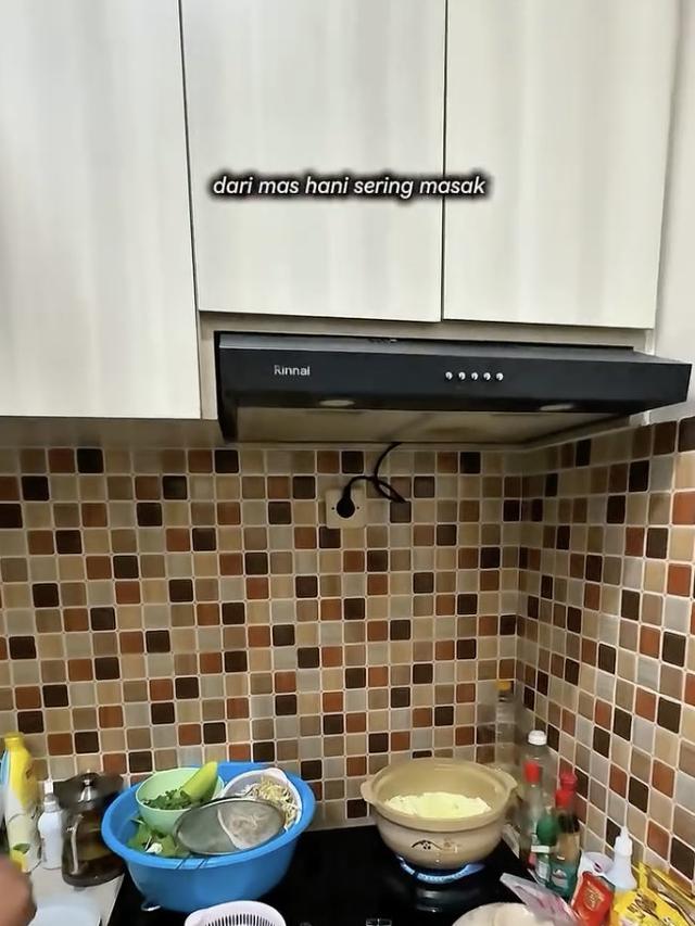 6 Potret Dapur Mini Rumah Yunita Lestari yang Minimalis dan Fungsional