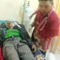 Santri yang terjatuh di jurang Gunung Slamet dirawat di Puskesmas dan lantas dirujuk ke RS Siaga Medika. (Liputan6.com/Slamet A untuk Muhamad Ridlo)