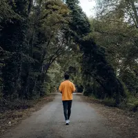 Ilustrasi jalan kaki pagi, joging. (Photo by Umut Sarıalan from Pexels)