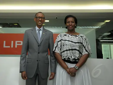 Presiden Rwanda, Paul Kagame beserta ibu negara berkesempatan berkunjung ke redaksi Liputan6.com, Jakarta, Jumat (31/10/2014). (Liputan6.com/Helmi Fithriansyah)