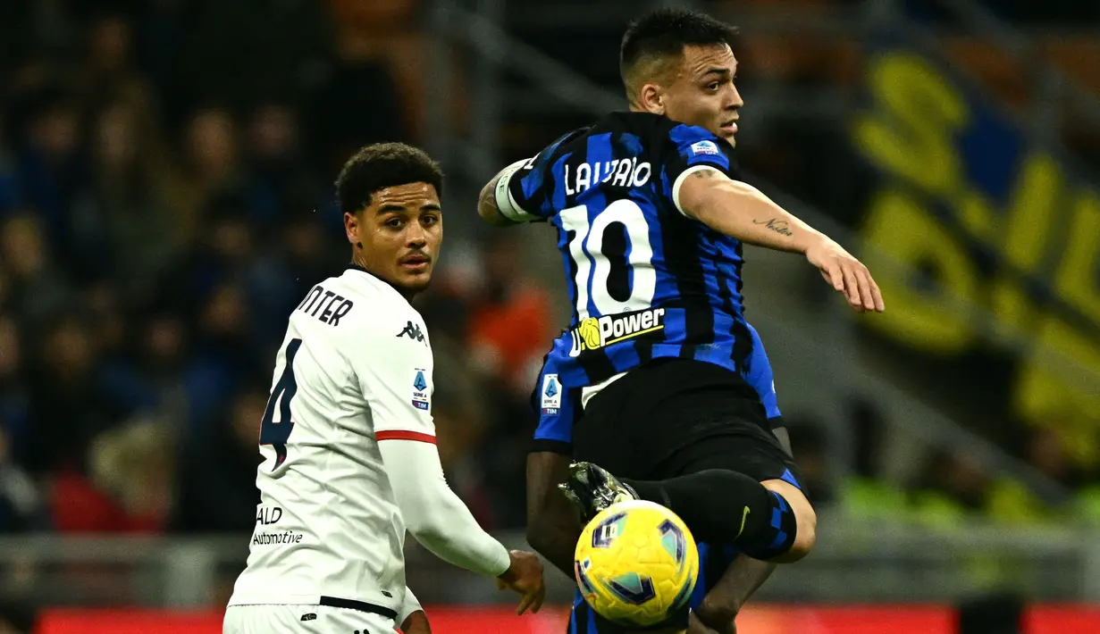 Menjamu Genoa, Inter Milan tampil dominan dan unggul 2-1.  (GABRIEL BOUYS/AFP)