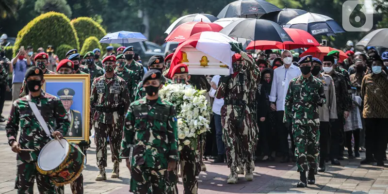 FOTO: Prosesi Pemakaman Pramono Edhie Wibowo di TMP Kalibata