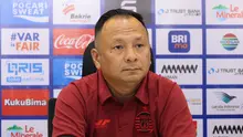 Pelatih Persija Jakarta, Ricky Nelson, saat hadir sesi pre match press conference laga Persija Jakarta melawan Bali United di Jakarta International Stadium pada Jumat (09/05/2025). (Bola.com/Abdul Aziz)