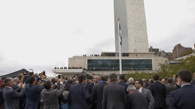 Detik-detik Pengibaran Bendera Palestina di Markas PBB New York