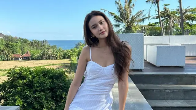 Harleyava Princy buktikan dress putih selalu timeless. (credit:instagram.com/harleyavaprincy)