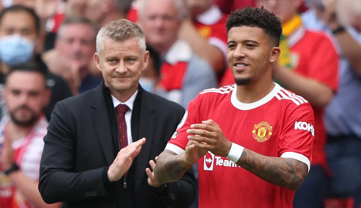 Jadon Sancho - Mantan bintang Bundesliga ini diboyong Manchester United dari Borussia Dortmund senilai Rp1,473 triliun. Namun musim ini sang pemain belum mampu menunjukkan kemampuan terbaiknya dan hanya mengoleksi dua gol bagi Setan Merah. (AFP/Adrian Dennis)