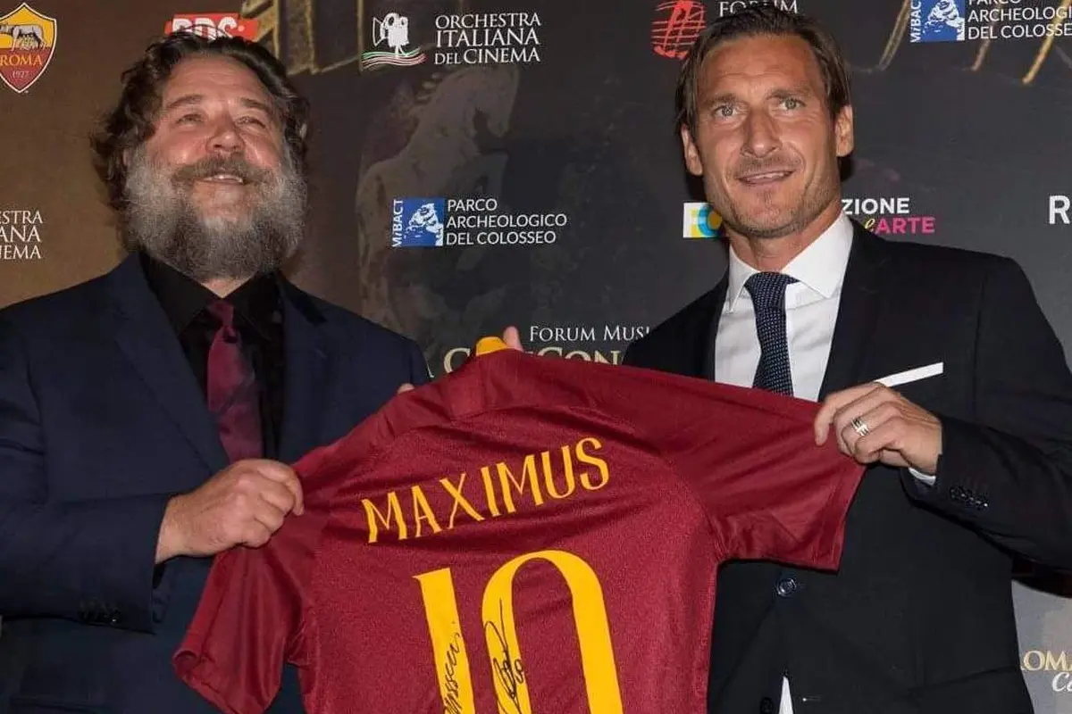 Russel Crowe bersama Francesco Totti