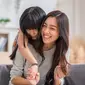 ilustrasi ibu dan anak/220 Selfmade studio/Shutterstock