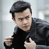 Eksklusif Dion Wiyoko.(Fotografer: Adrian Putra, Stylist : Indah Wulansari, Digital Imaging: Muhammad Iqbal Nurfajri/Bintang.com)