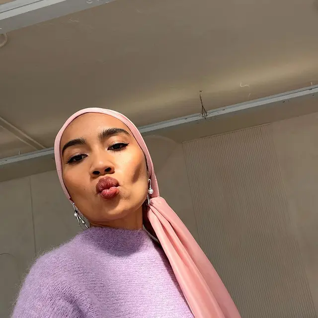 6 Potret Yuna Istri Adam Sinclair Adik Ipar BCL, Jadi Bridesmaid Bareng Aishah