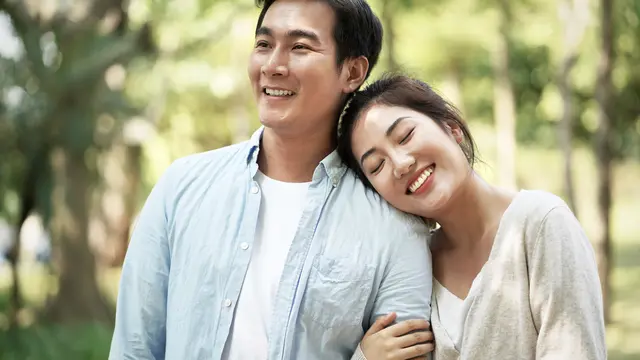 perempuan dan pasangan 5 juli romantis