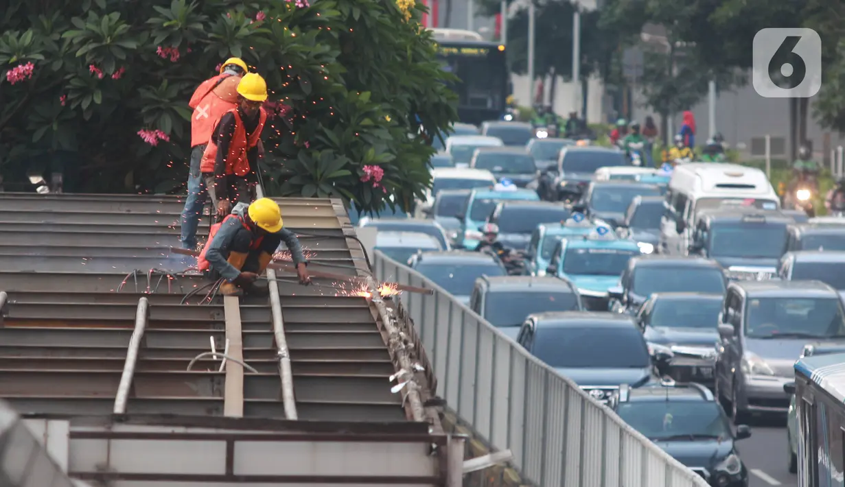 Kemudian, Halte Jembatan Baru (Koridor 3) dan Cawang UKI (Koridor 7) yang akan ditutup pada 1 Juni 2023. (Liputan6.com/Johan Tallo)