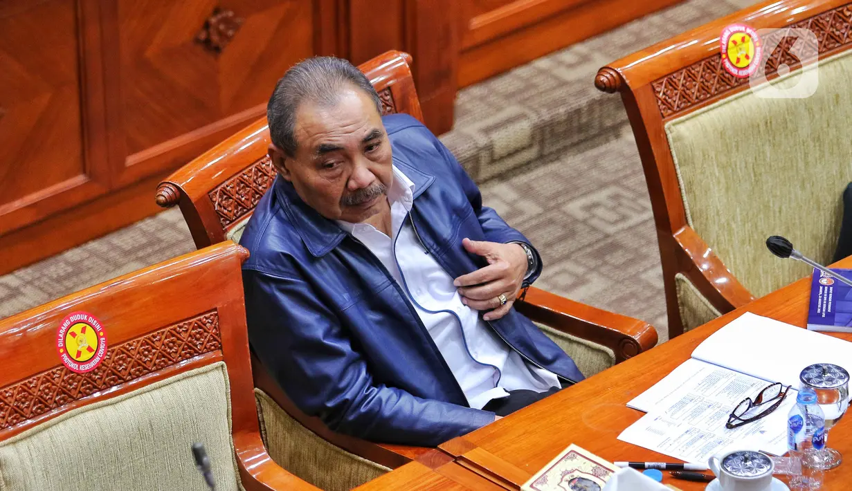 Ketua LPSK Hasto Atmojo Suroyo mengikuti Rapat Dengar Pendapat (RDP) bersama Kompolnas, Komnas HAM dengan Komisi III DPR di Kompleks Parlemen, Senayan, Jakarta, Senin (22/8/2022). RDP tersebut membahas mengenai kasus penembakan Brigadir J yang melibatkan mantan Kadiv Propam Polri Irjen Ferdy Sambo. (Liputan6.com/Angga Yuniar)