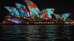 Layar Sydney Opera House diterangi sebagai bagian dari festival Vivid di Sydney, Australia, Senin, 29 Mei 2023. (AP Photo/Mark Baker)