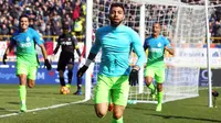 Striker Inter Milan, Gabriel Barbosa, merayakan gol yang dicetaknya ke gawang Bologna pada laga Serie A di Stadion Dall'Ara, Bologna, Minggu (19/2/2017). (EPA/Giorgio Benvenuti)