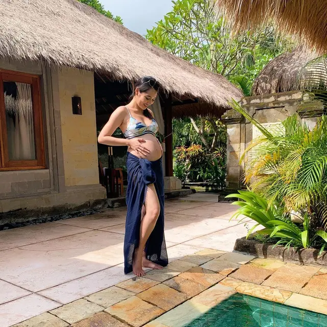 Masuki Usia Kehamilan 36 Minggu, Ini 6 Potret Maternity Shoot Niken Anjani