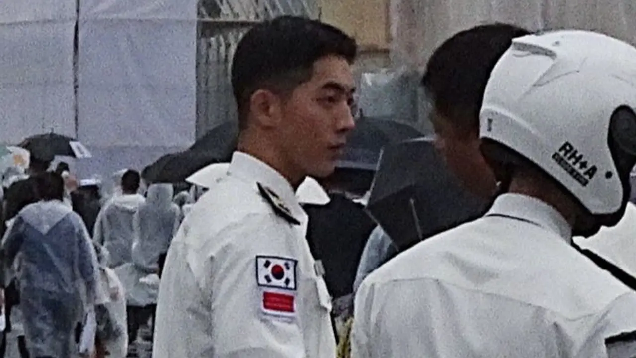 Potret Nam Joo Hyuk tengah menjalani tugas wajib militer viral di media sosial. (Foto: Twitter/pimrapa79844794)