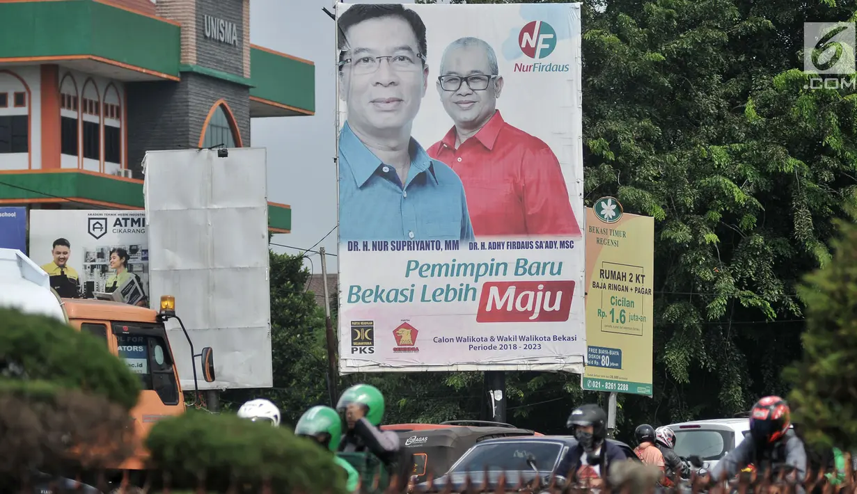 Baliho pasangan calon Wali Kota Bekasi Rahmat Effendi-Tri Adhianto di Bekasi, Jawa Barat, Minggu (24/6). Masa tenang Pilkada 2018  dimulai selama 3 hari sebelum pencoblosan pada Rabu (27/6) mendatang. (Merdeka.com/Iqbal Nugroho)