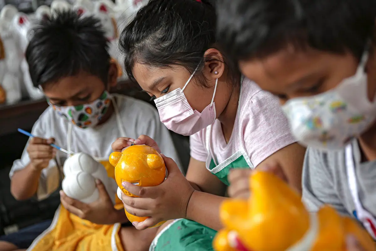 FOTO: Celengan Boneka Karakter Kartun Sarana Edukasi Anak