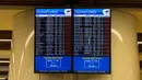 Merujuk Data FlightAware menunjukkan maskapai penerbangan AS telah membatalkan lebih dari 1.800 penerbangan. (Saul Martinez/Getty Images North America/Getty Images via AFP)