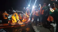 Ratusan relawan dari berbagai kEsatuan saat mengevakuasi korban perahu tenggelam di Waduk Kedungombo, Boyolali. (Foto: Liputan6.com/Felek Wahyu)