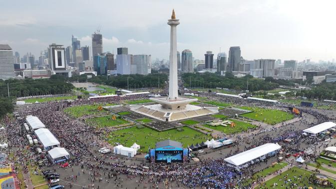 Seskab Teddy Sebut Pemerintah Gelontorkan 100 Ribu Paket Bantuan Pangan di Pasar Murah Monas