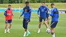 Masih banyak keraguan apakah Maguire akan siap untuk bermain menghadapi Kroasia di Wembley. Tapi, Southgate kini bisa bernapas lega karena sang bek tengah sudah bergabung bersama rekan-rekan setimnya dalam latihan pada Kamis (10/6/2021) pagi waktu setempat. (Foto: AFP/Justin Tallis)