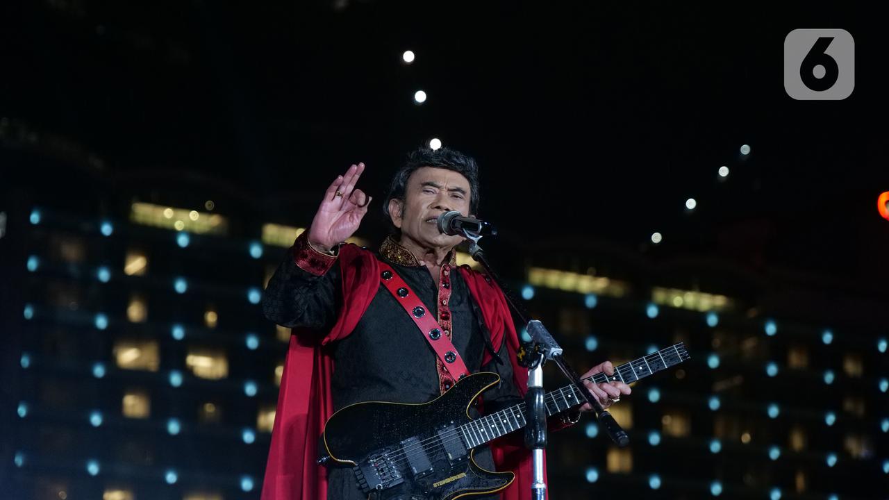 Rhoma Irama Hibur Warga di Konser Happy New Year Indonesia 2020