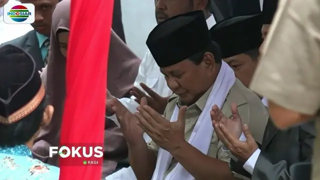Prabowo Ziarah ke Makam Ulama KH Mohammad Ma'shum di Bondowoso