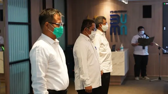 Menteri BUMN Erick Thohir resmi melantik 2 Pejabat Pimpinan Tinggi Madya (setingkat Eselon I) dan Pratama (setingkat Eselon II) sekaligus menyerahkan SK Staf Khusus I Menteri BUMN, Rabu (26/1/2021).