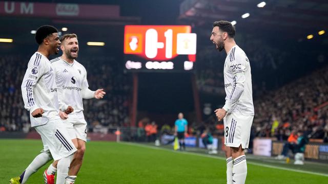 Skuad Manchester United merayakan gol Bruno Fernandes ke gawang Bournemouth di pekan ke-31 Liga Inggris 2025/2026 di Vitality Stadium, Sabtu (21/03/2026) dini hari WIB.